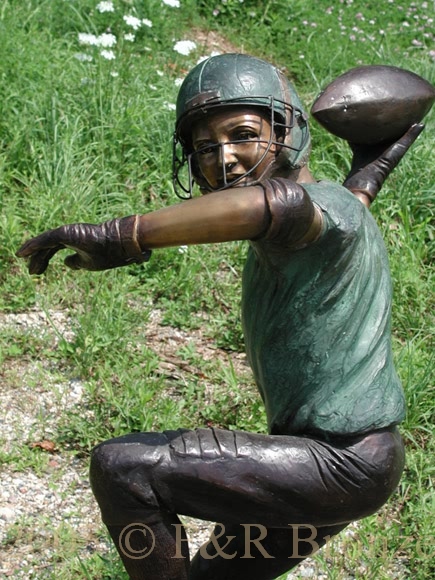 The Quarterback bronze statue-1